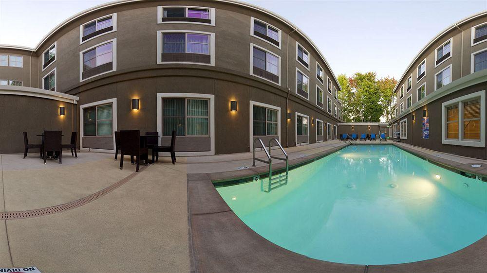 Holiday Inn Express Hotel & Suites Santa Cruz By Ihg Exteriör bild